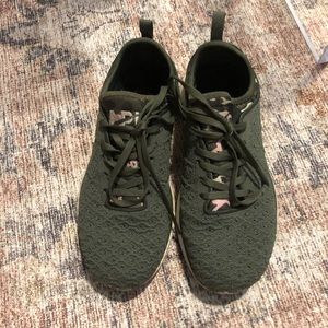 APL green camo shoes